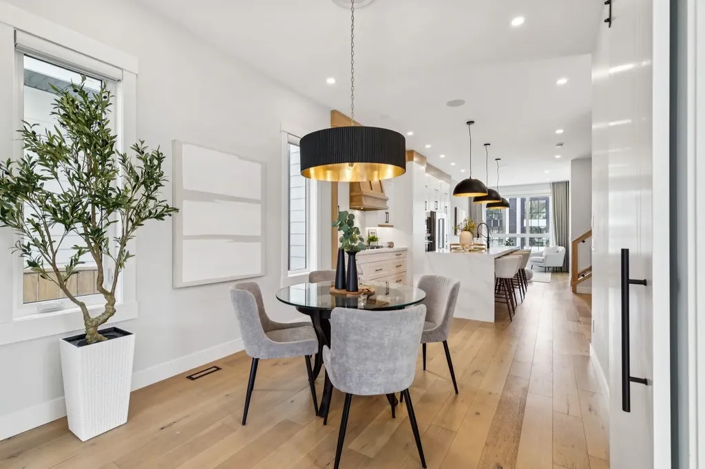 2427 27 Street SW Calgary AB T3E 2G2