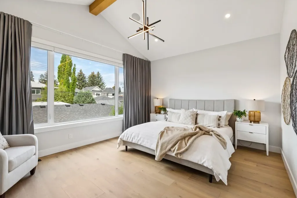 2427 27 Street SW Calgary AB T3E 2G2