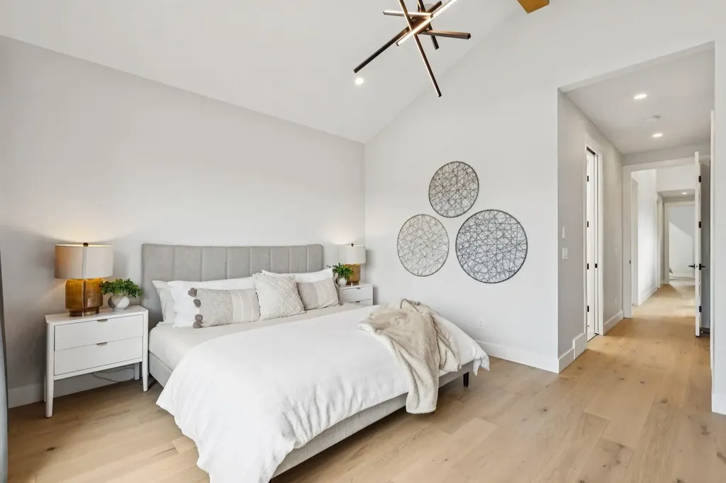 2427 27 Street SW Calgary AB T3E 2G2