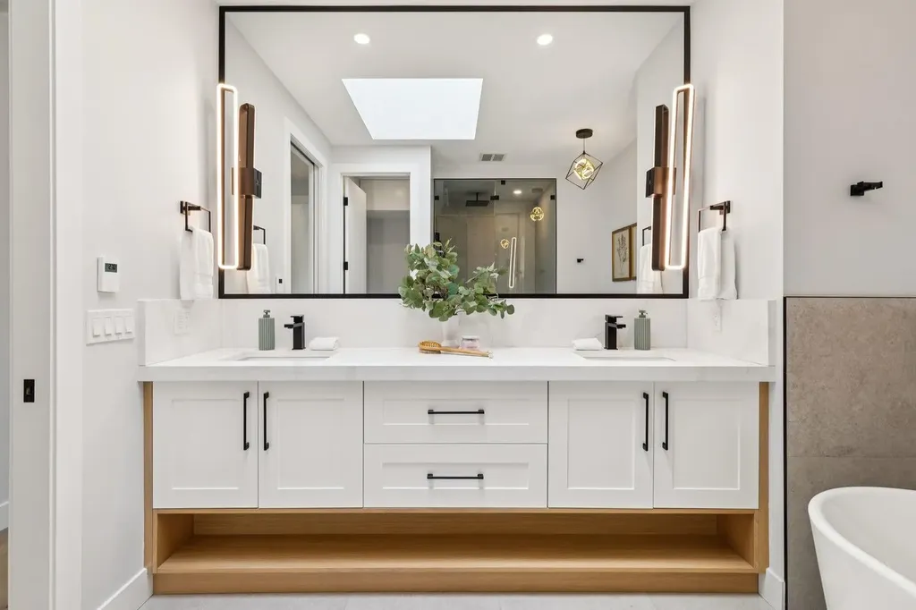2427 27 Street SW Calgary AB T3E 2G2