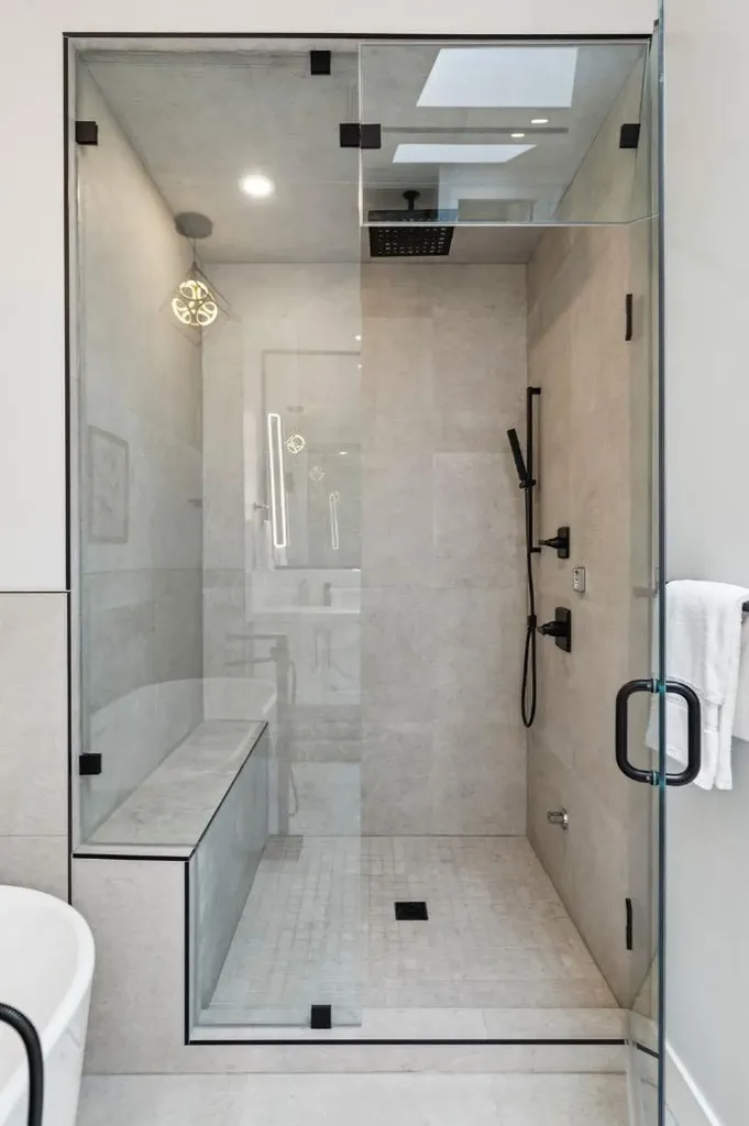 2427 27 Street SW Calgary AB T3E 2G2