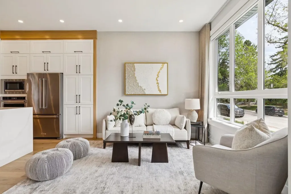 2427 27 Street SW Calgary AB T3E 2G2