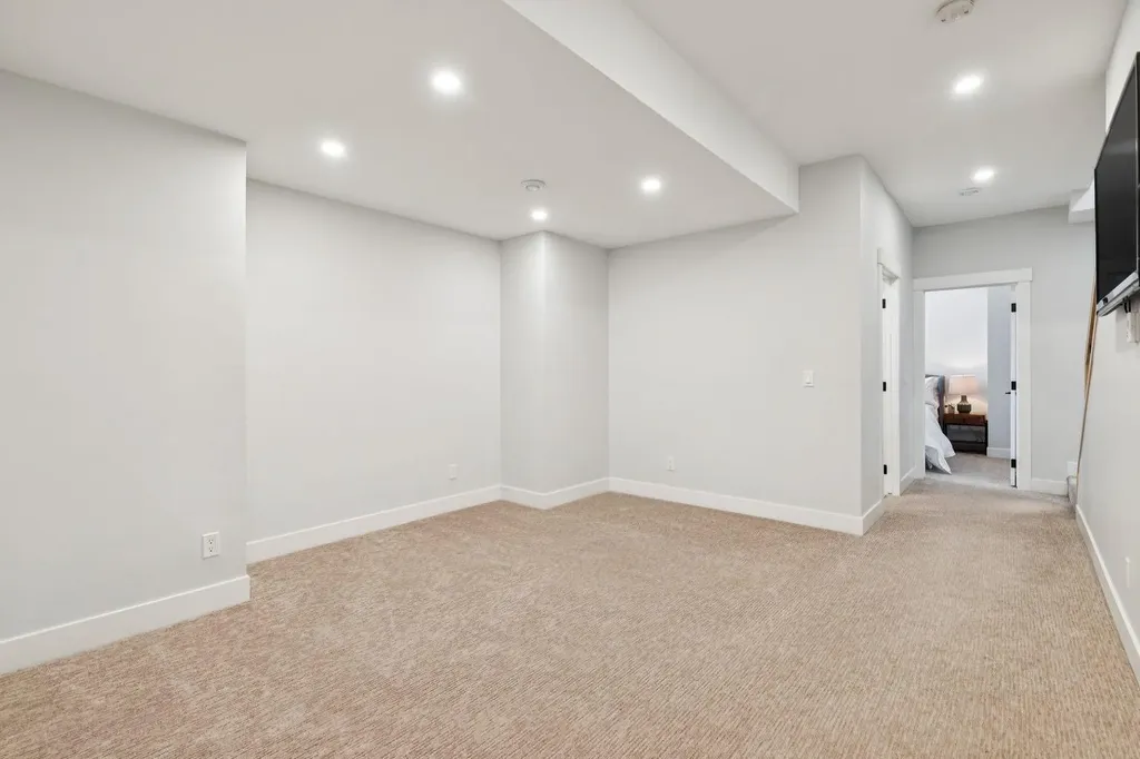 2427 27 Street SW Calgary AB T3E 2G2