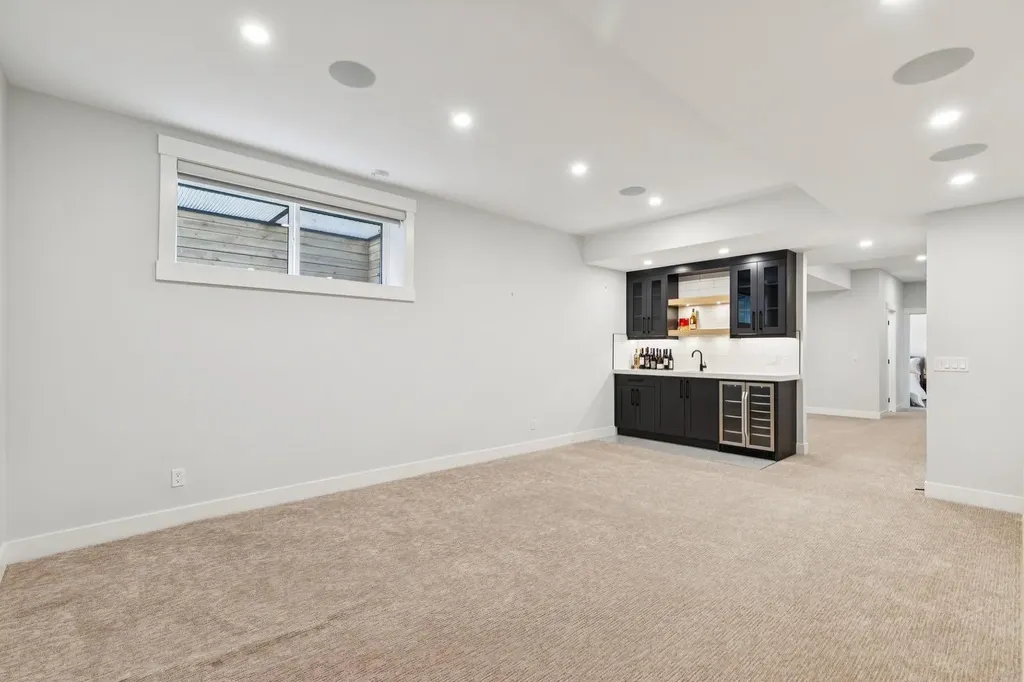 2427 27 Street SW Calgary AB T3E 2G2