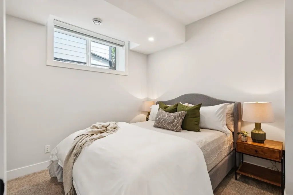 2427 27 Street SW Calgary AB T3E 2G2