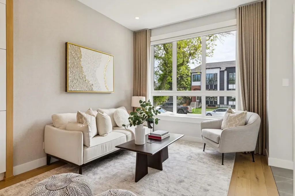 2427 27 Street SW Calgary AB T3E 2G2