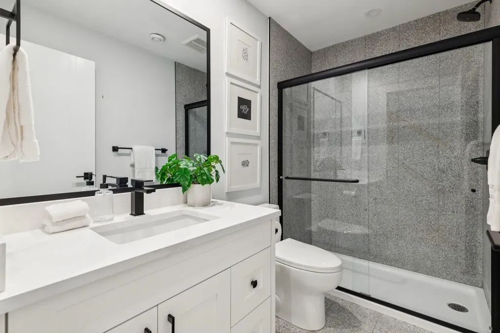 2427 27 Street SW Calgary AB T3E 2G2