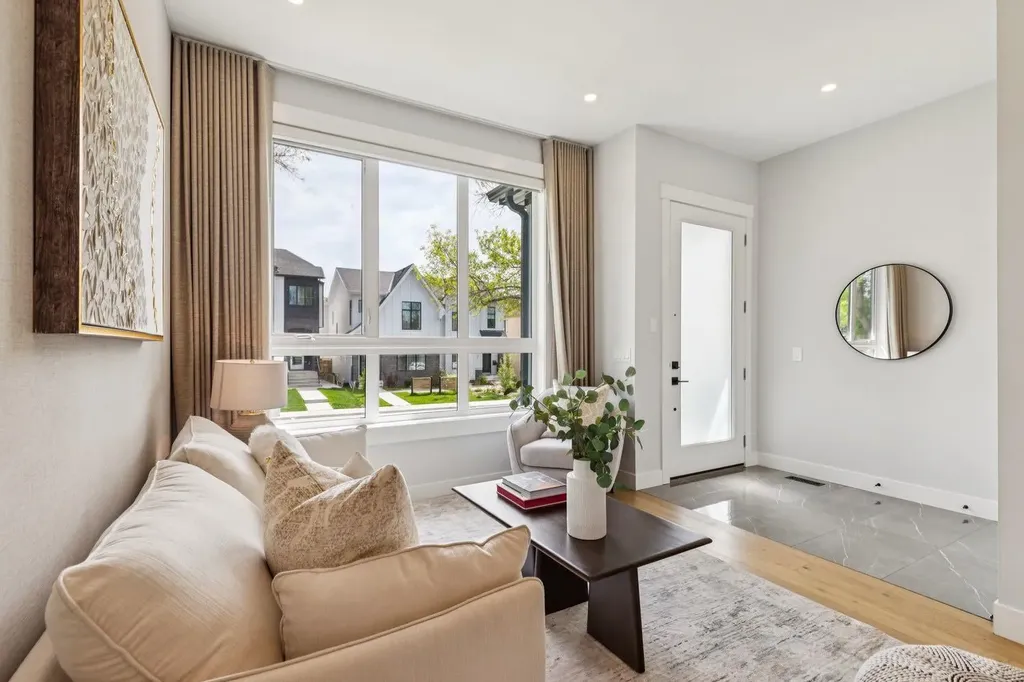 2427 27 Street SW Calgary AB T3E 2G2