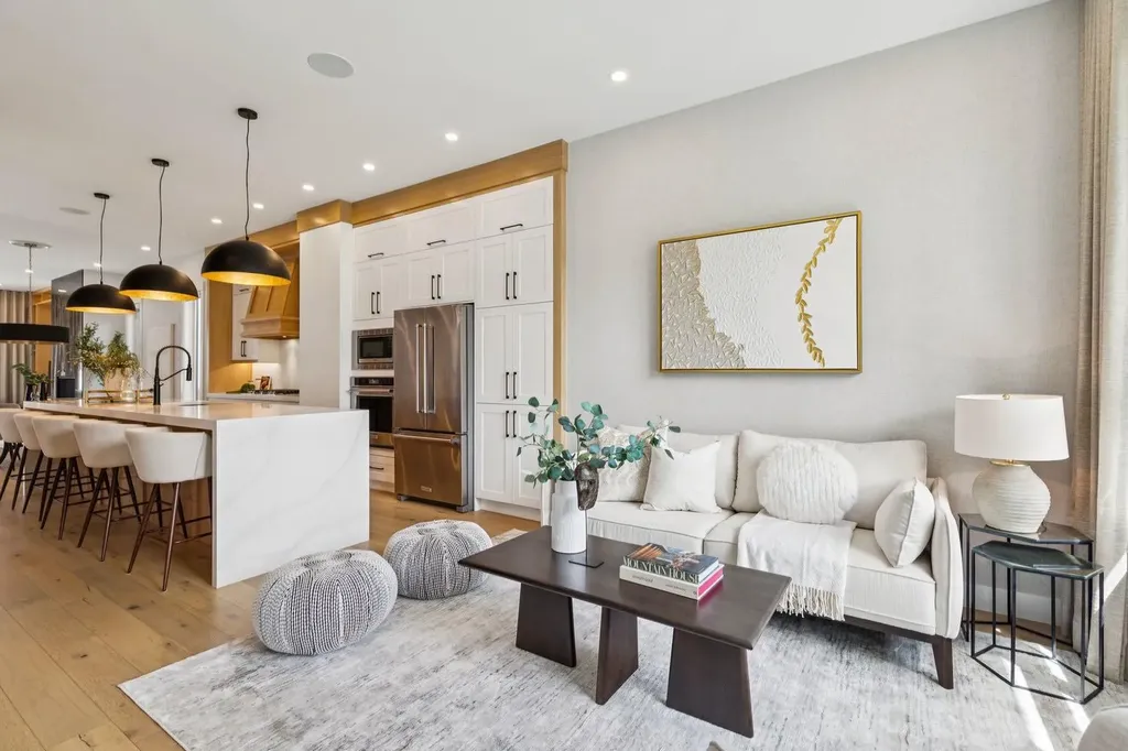 2427 27 Street SW Calgary AB T3E 2G2