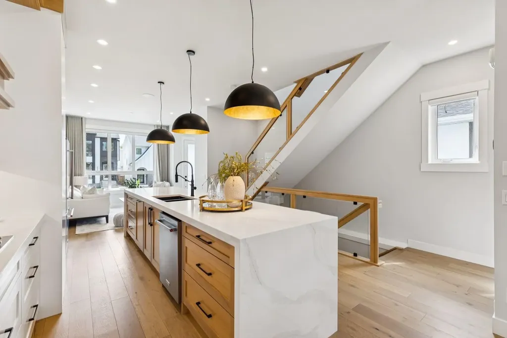 2427 27 Street SW Calgary AB T3E 2G2