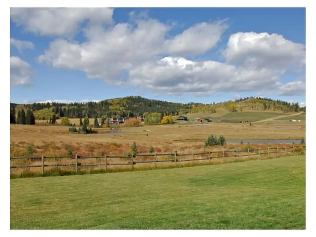 15 Kicking Horse Way Rural Foothills County AB T0L 1K0