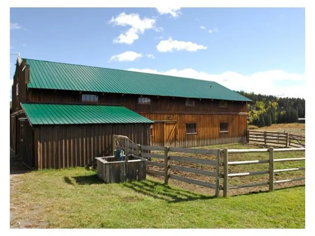 15 Kicking Horse Way Rural Foothills County AB T0L 1K0