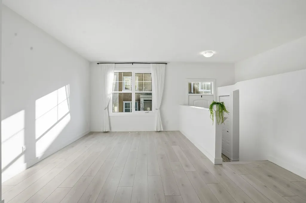 812 Cranbrook Walk SE Calgary AB T3M 2V5