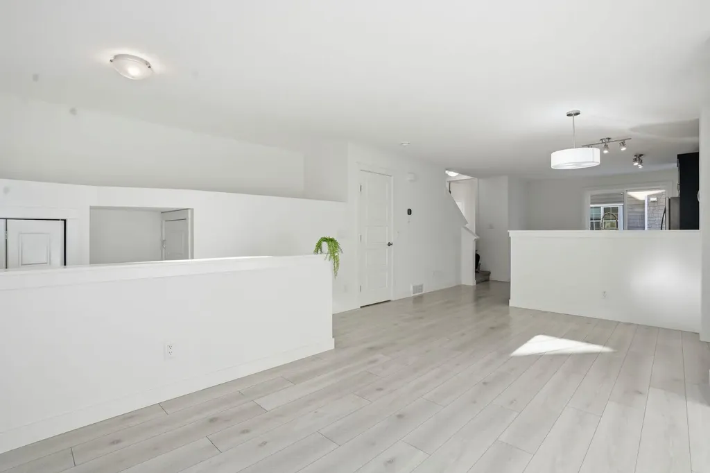 812 Cranbrook Walk SE Calgary AB T3M 2V5