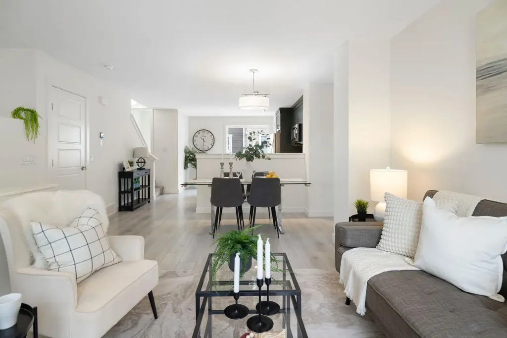 812 Cranbrook Walk SE Calgary AB T3M 2V5