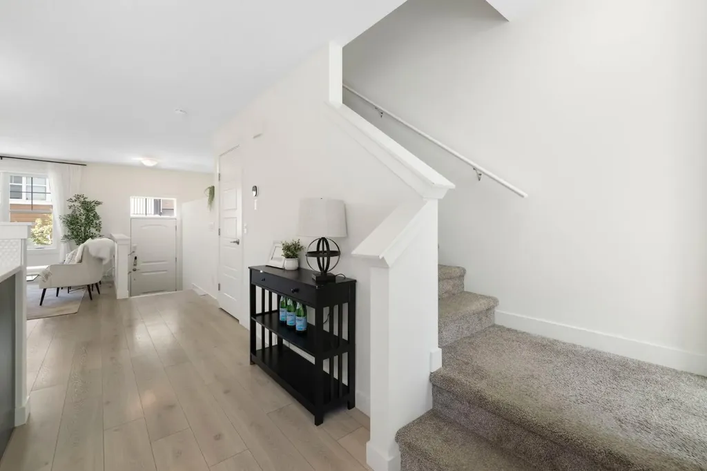 812 Cranbrook Walk SE Calgary AB T3M 2V5