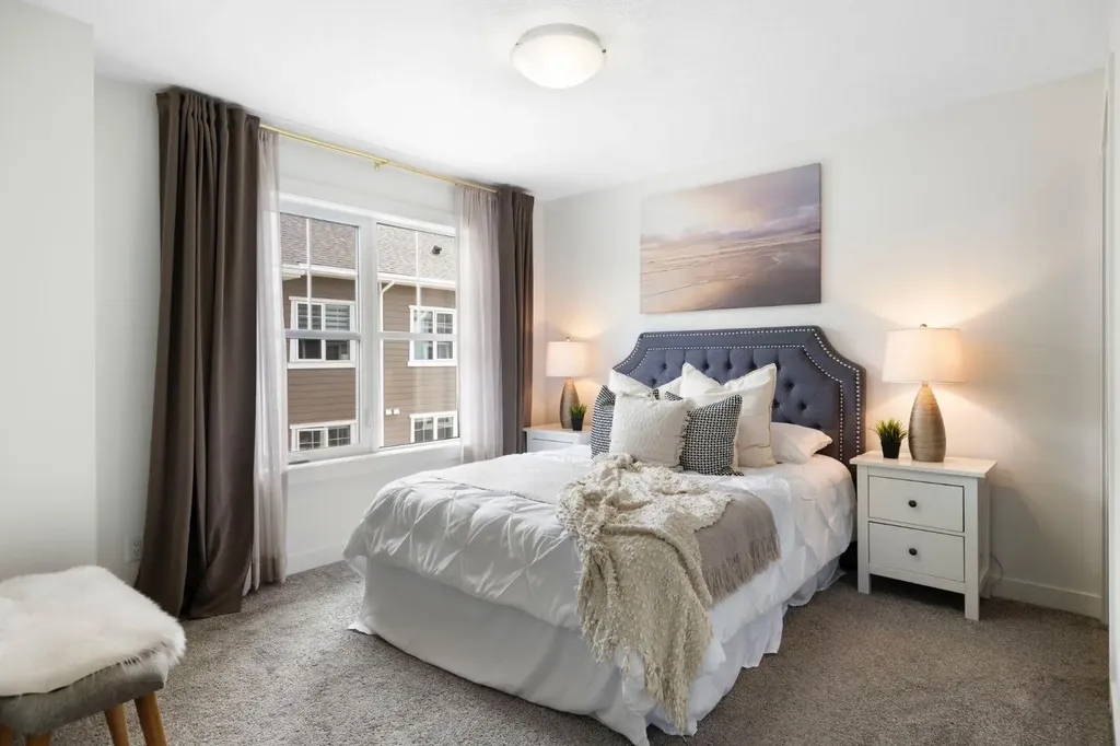 812 Cranbrook Walk SE Calgary AB T3M 2V5