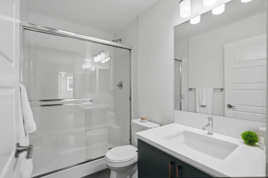 812 Cranbrook Walk SE Calgary AB T3M 2V5