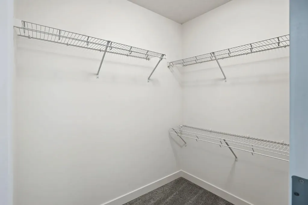 812 Cranbrook Walk SE Calgary AB T3M 2V5