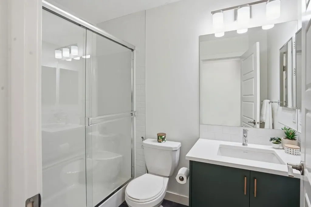 812 Cranbrook Walk SE Calgary AB T3M 2V5