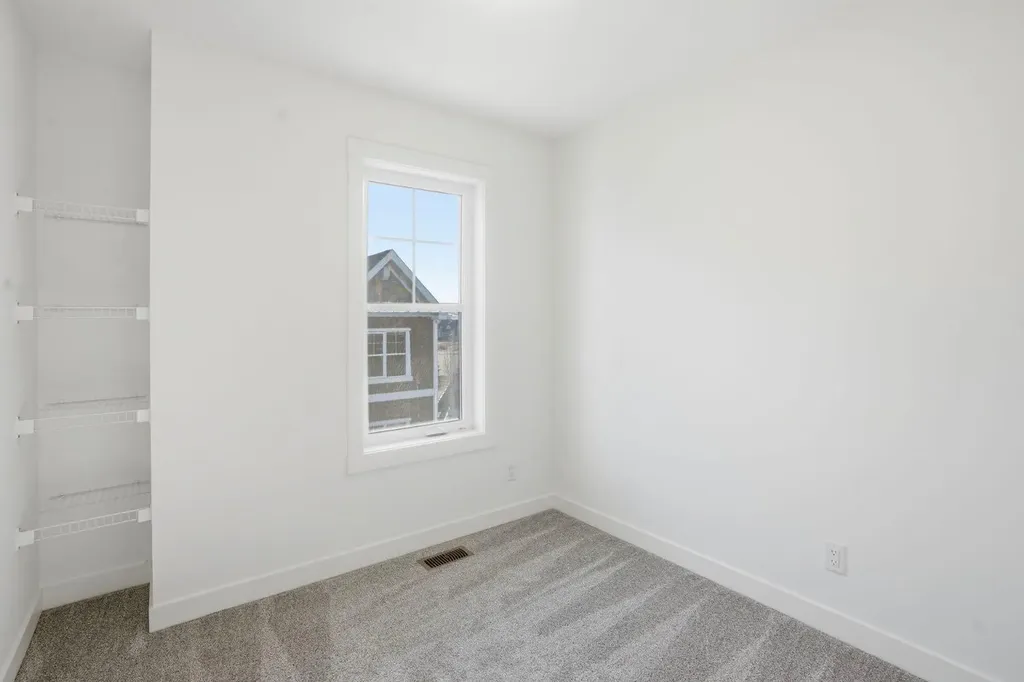 812 Cranbrook Walk SE Calgary AB T3M 2V5
