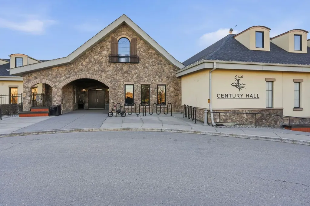 812 Cranbrook Walk SE Calgary AB T3M 2V5