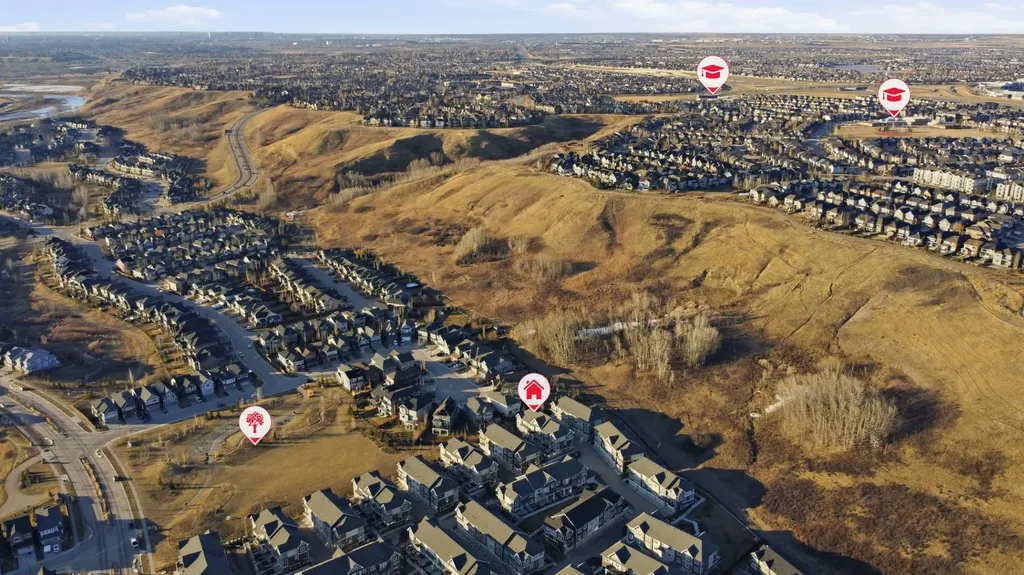 812 Cranbrook Walk SE Calgary AB T3M 2V5