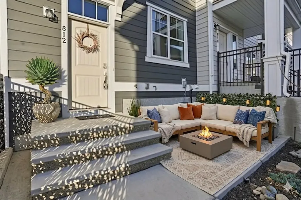 812 Cranbrook Walk SE Calgary AB T3M 2V5