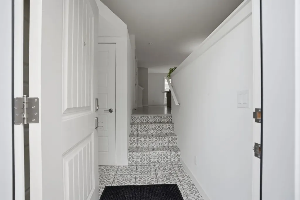 812 Cranbrook Walk SE Calgary AB T3M 2V5