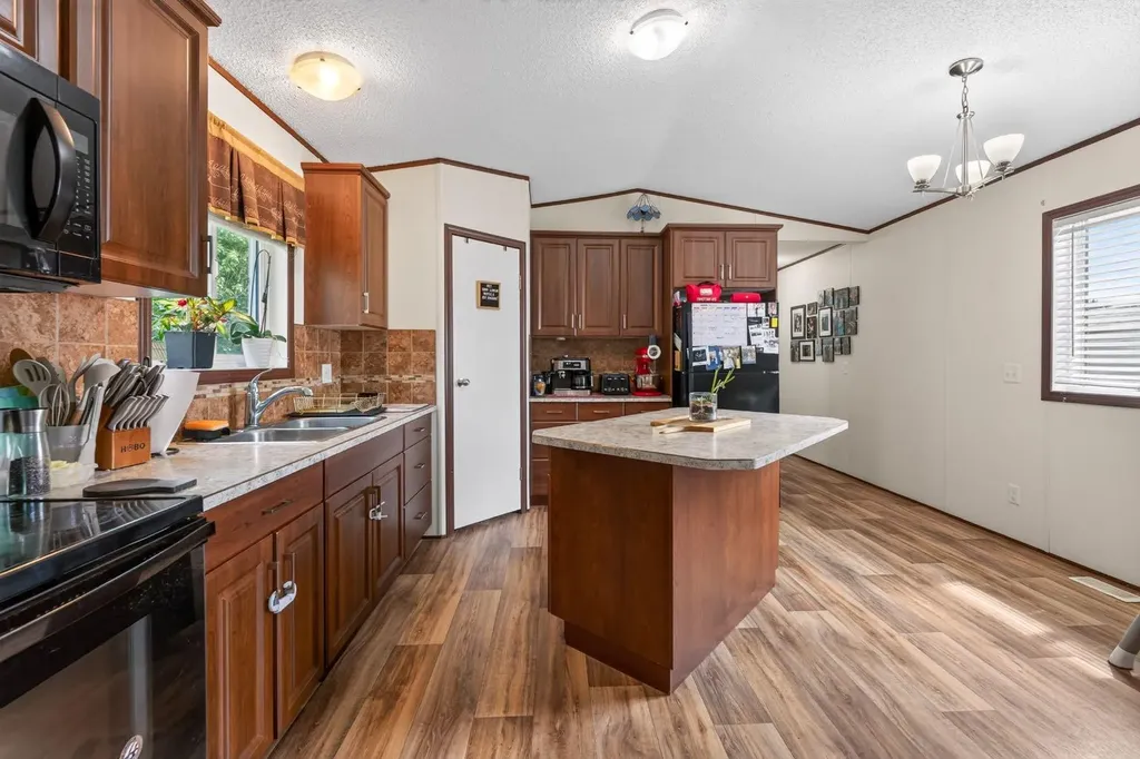 29407 Range Road 52 Rural Mountain View County AB T0M2E0