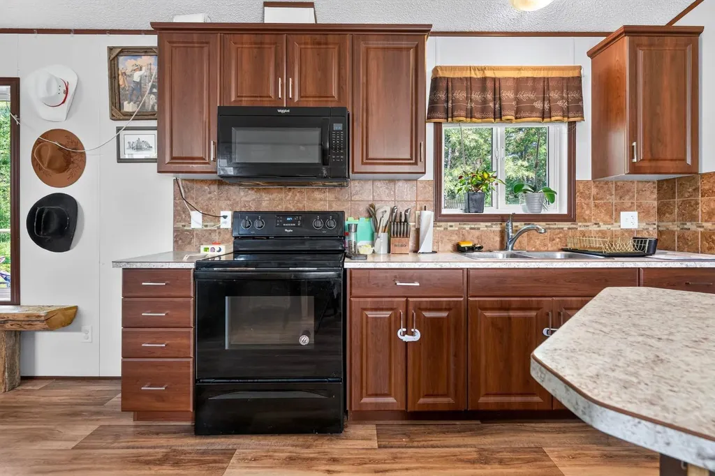 29407 Range Road 52 Rural Mountain View County AB T0M2E0