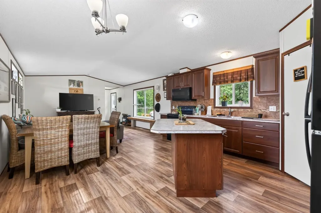 29407 Range Road 52 Rural Mountain View County AB T0M2E0