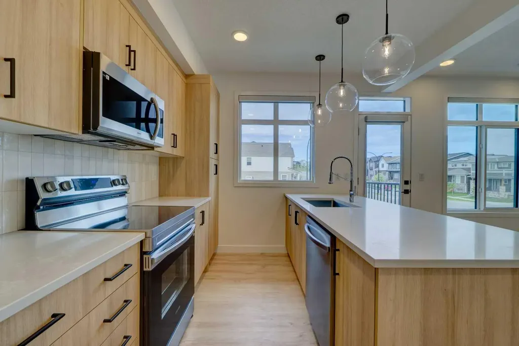 14832 1 Street NW Calgary AB T3P 1E1