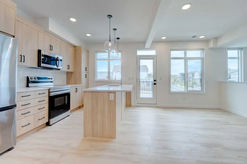 14832 1 Street NW Calgary AB T3P 1E1