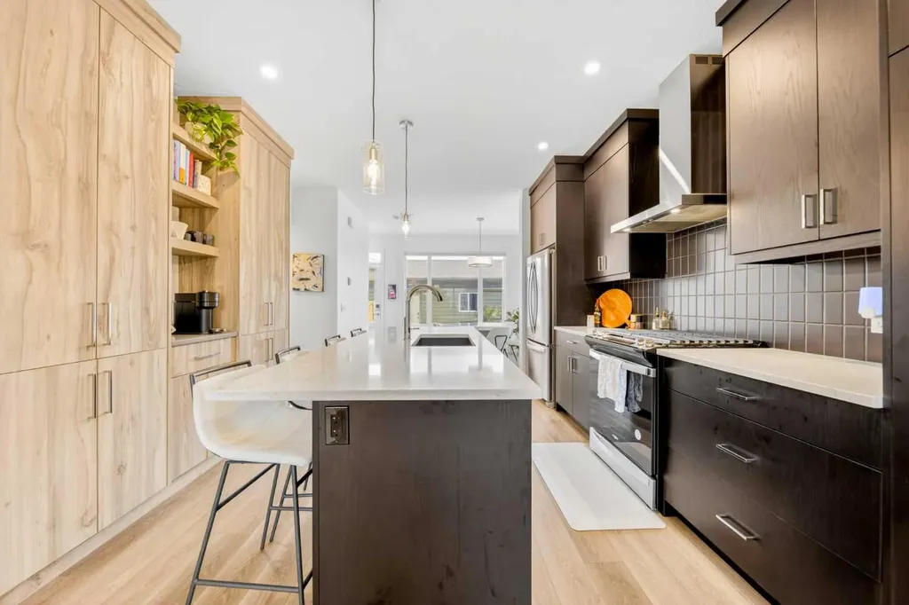 564 Rowmont Boulevard NW Calgary AB T3L 0L6