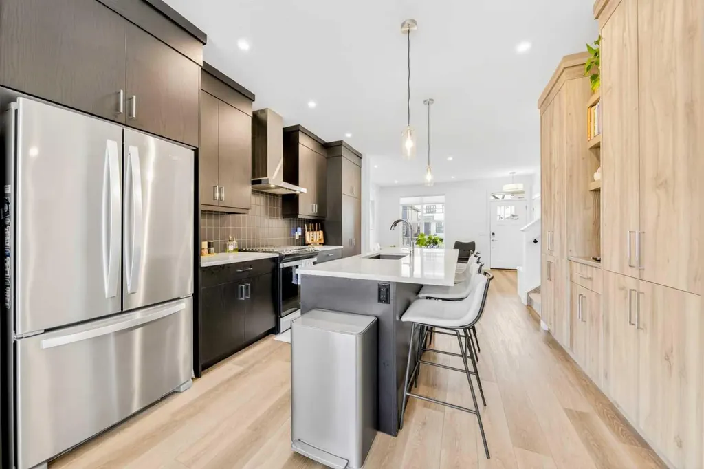 564 Rowmont Boulevard NW Calgary AB T3L 0L6