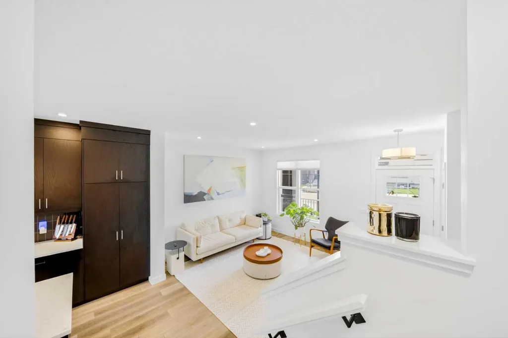 564 Rowmont Boulevard NW Calgary AB T3L 0L6
