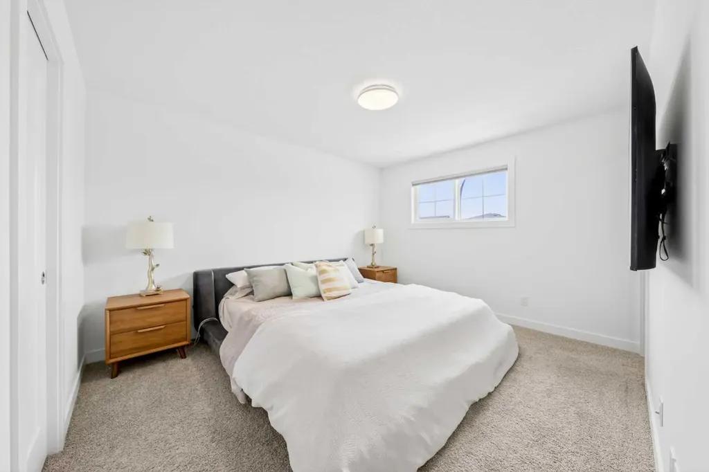 564 Rowmont Boulevard NW Calgary AB T3L 0L6