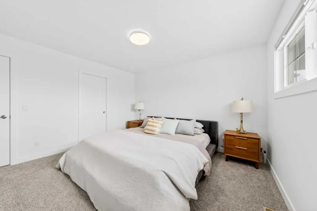 564 Rowmont Boulevard NW Calgary AB T3L 0L6