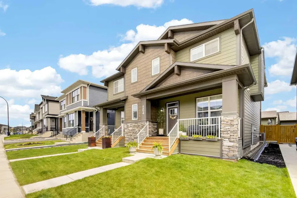 564 Rowmont Boulevard NW Calgary AB T3L 0L6