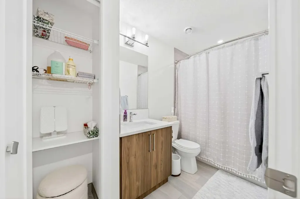 564 Rowmont Boulevard NW Calgary AB T3L 0L6