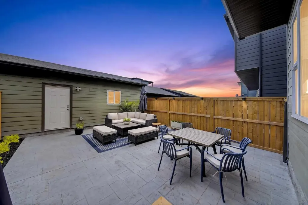564 Rowmont Boulevard NW Calgary AB T3L 0L6