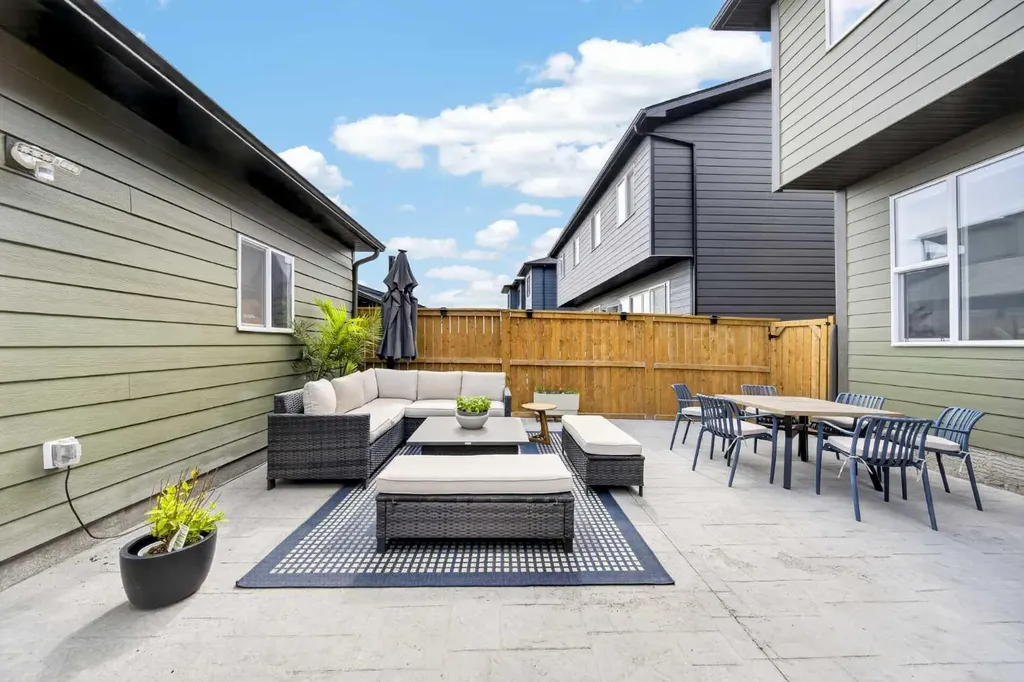 564 Rowmont Boulevard NW Calgary AB T3L 0L6