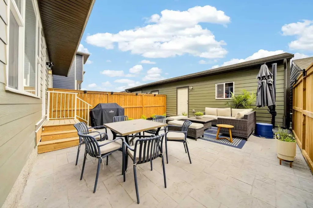 564 Rowmont Boulevard NW Calgary AB T3L 0L6