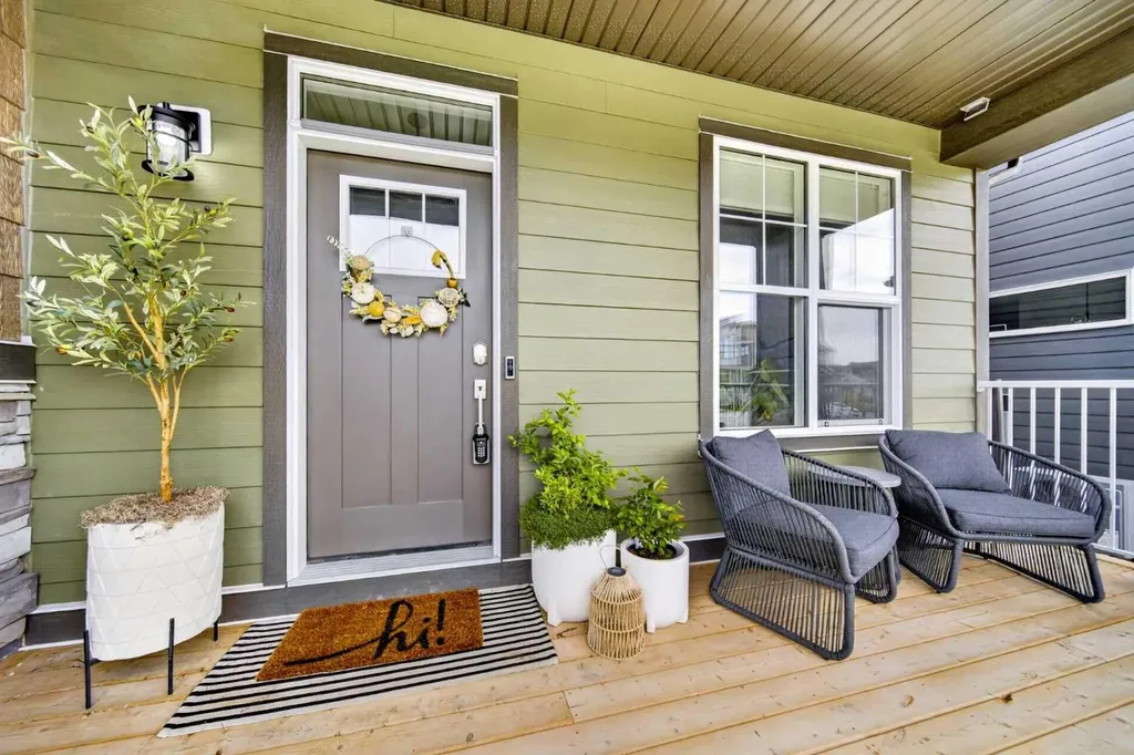 564 Rowmont Boulevard NW Calgary AB T3L 0L6