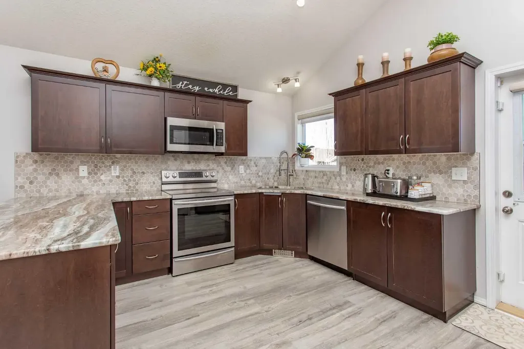 242 Viscount Drive Red Deer AB T4R0M7
