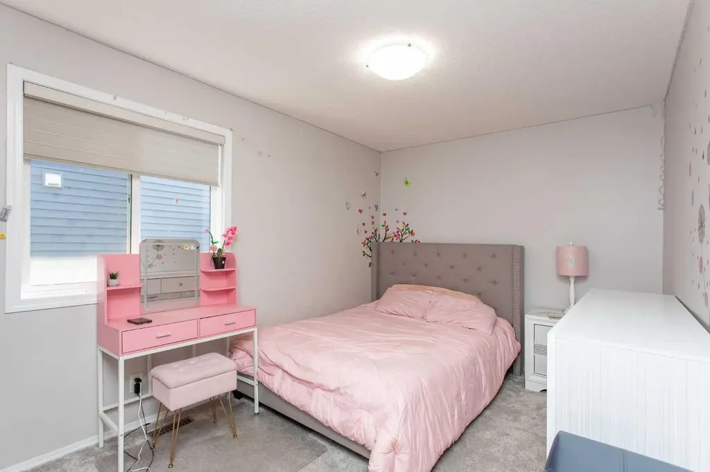242 Viscount Drive Red Deer AB T4R0M7