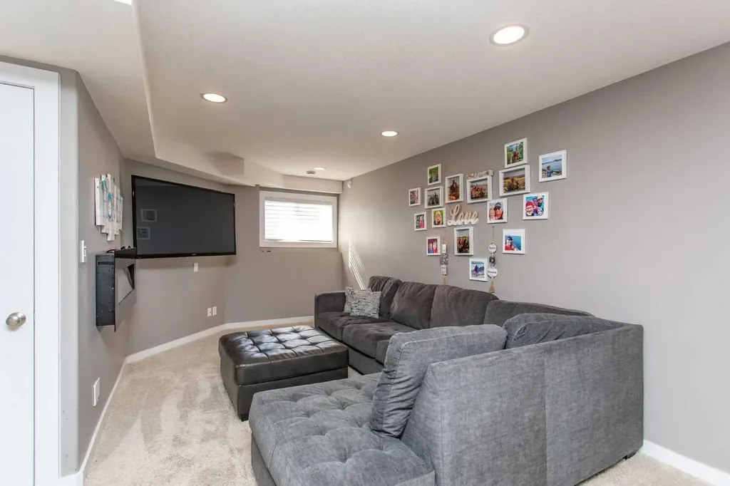 242 Viscount Drive Red Deer AB T4R0M7