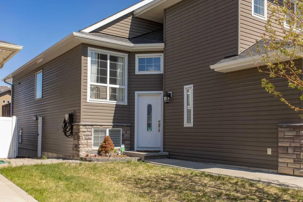 242 Viscount Drive Red Deer AB T4R0M7