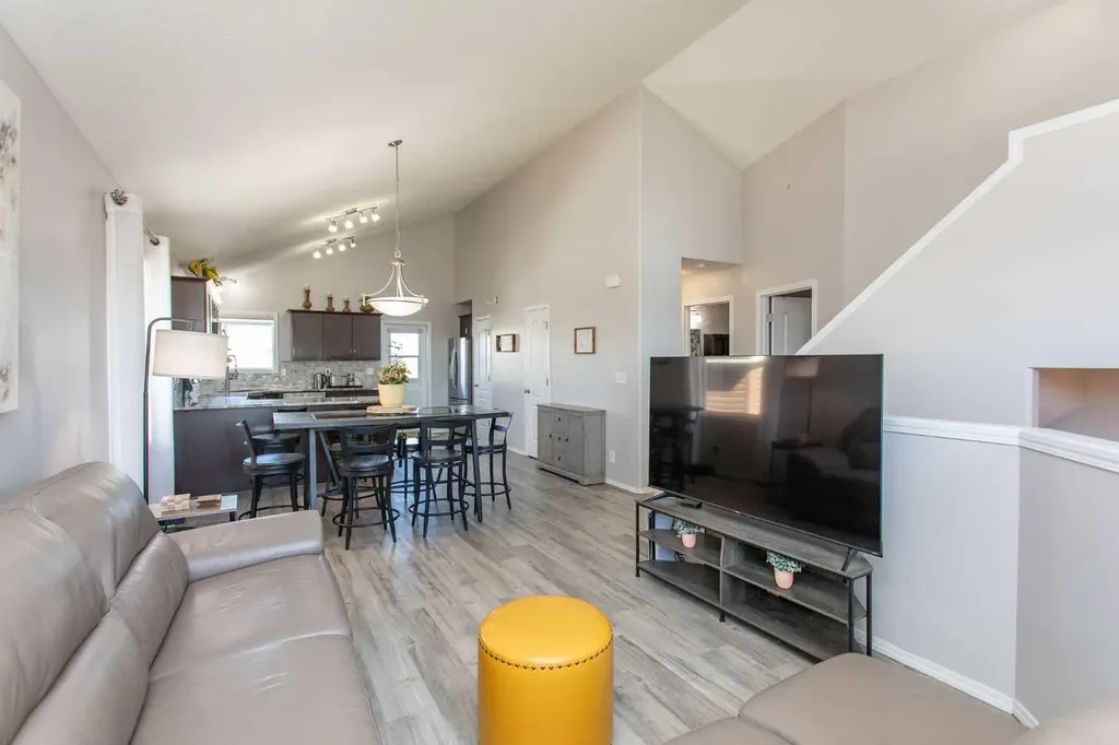 242 Viscount Drive Red Deer AB T4R0M7
